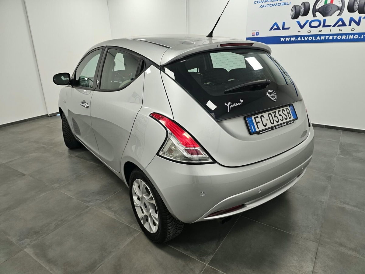 Lancia Ypsilon 1.2 69 CV 5 porte Platinum (5)