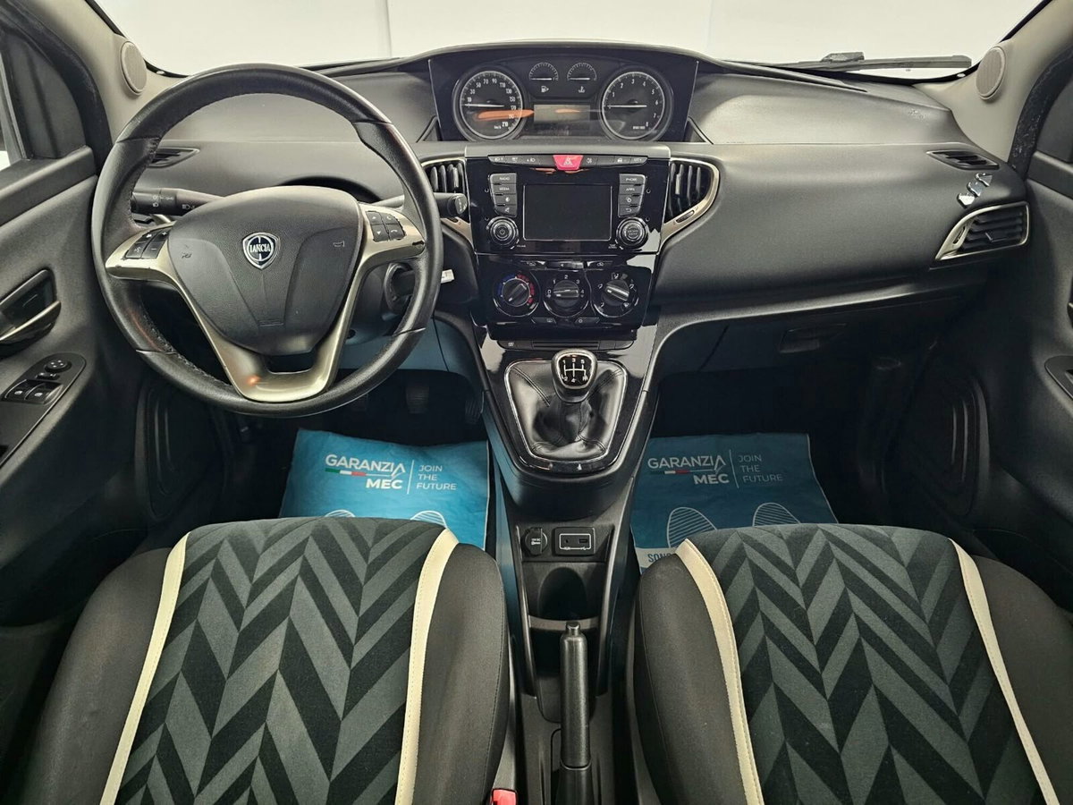 Lancia Ypsilon 1.2 69 CV 5 porte Platinum (7)