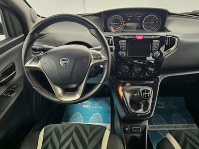 Lancia Ypsilon 1.2 69 CV 5 porte Platinum (8)