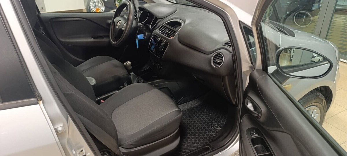 Fiat Punto 1.3 MJT II S&S 85 CV 5 porte ECO Young (12)