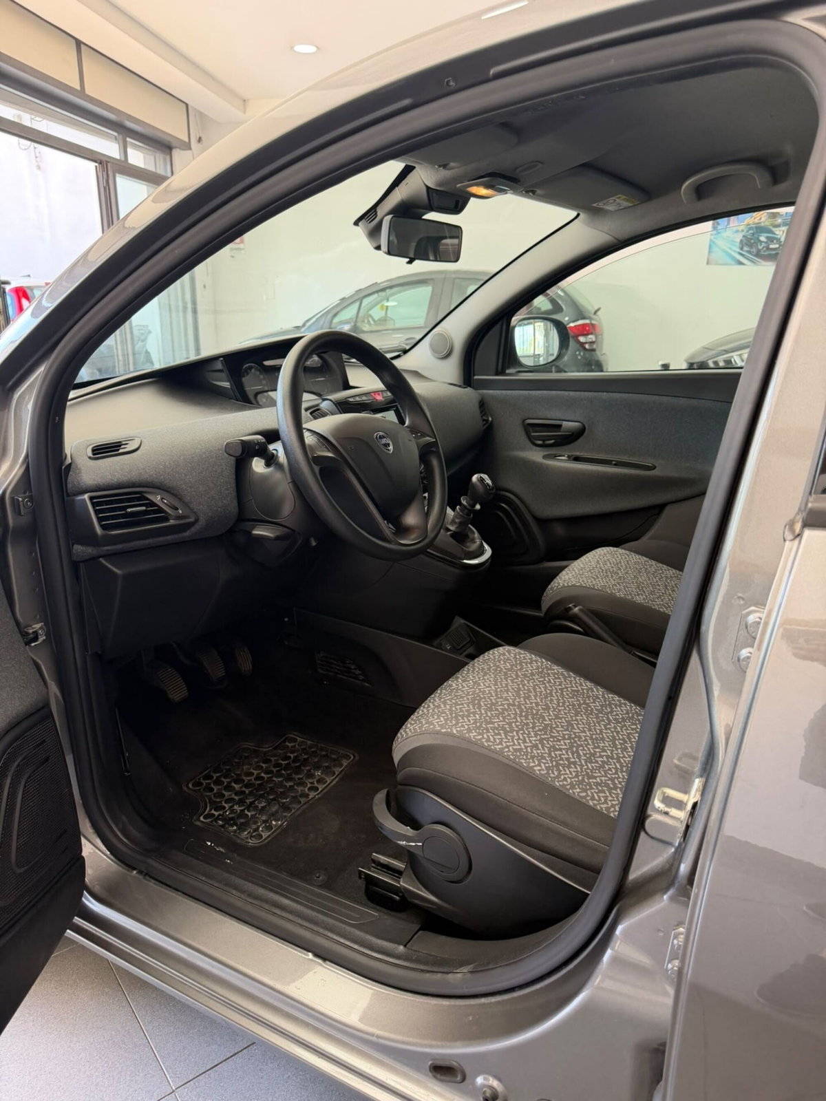Lancia Ypsilon 1.0 FireFly 5 porte S&S Hybrid Gold Plus (7)