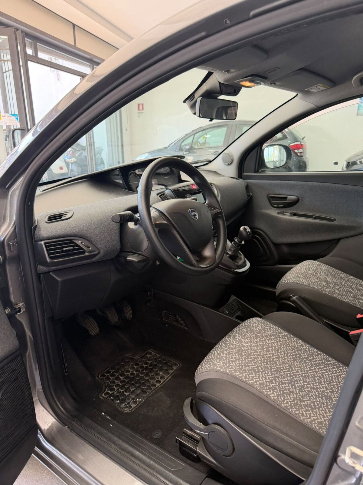 Lancia Ypsilon 1.0 FireFly 5 porte S&S Hybrid Gold Plus (8)