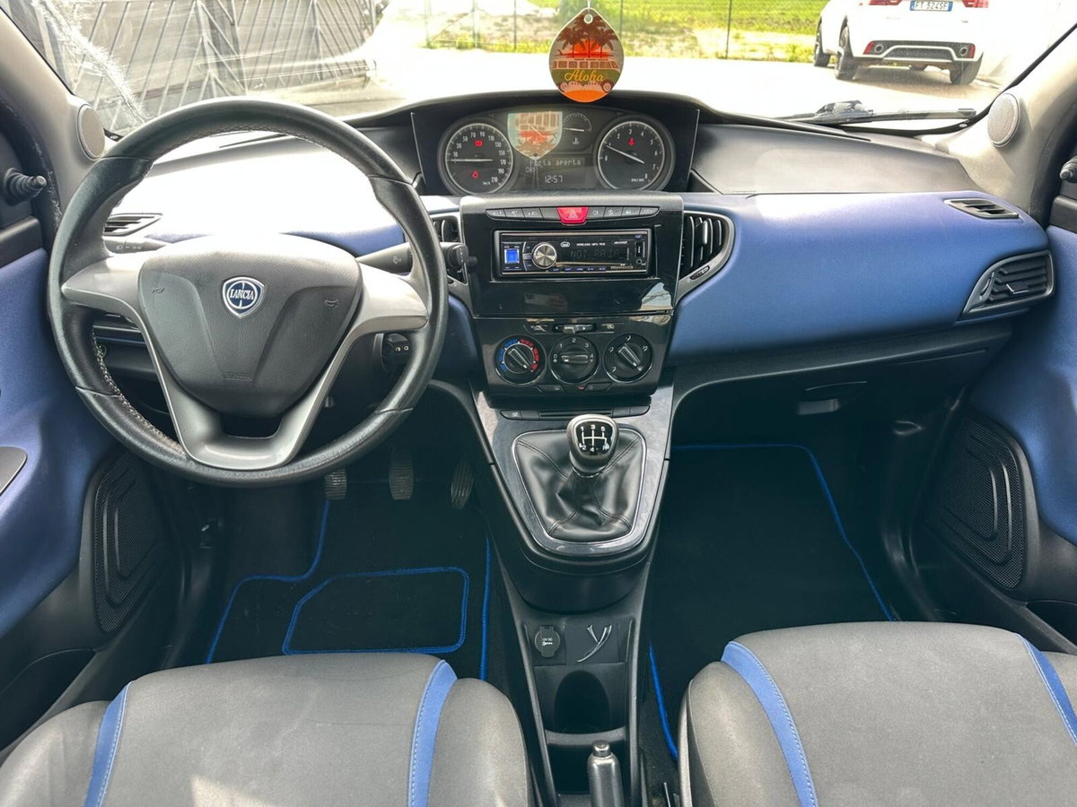 Lancia Ypsilon 1.2 69 CV 5 porte GPL Ecochic Gold (14)