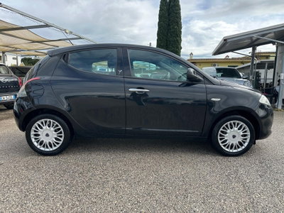 Lancia Ypsilon 1.2 69 CV 5 porte GPL Ecochic Gold (2)