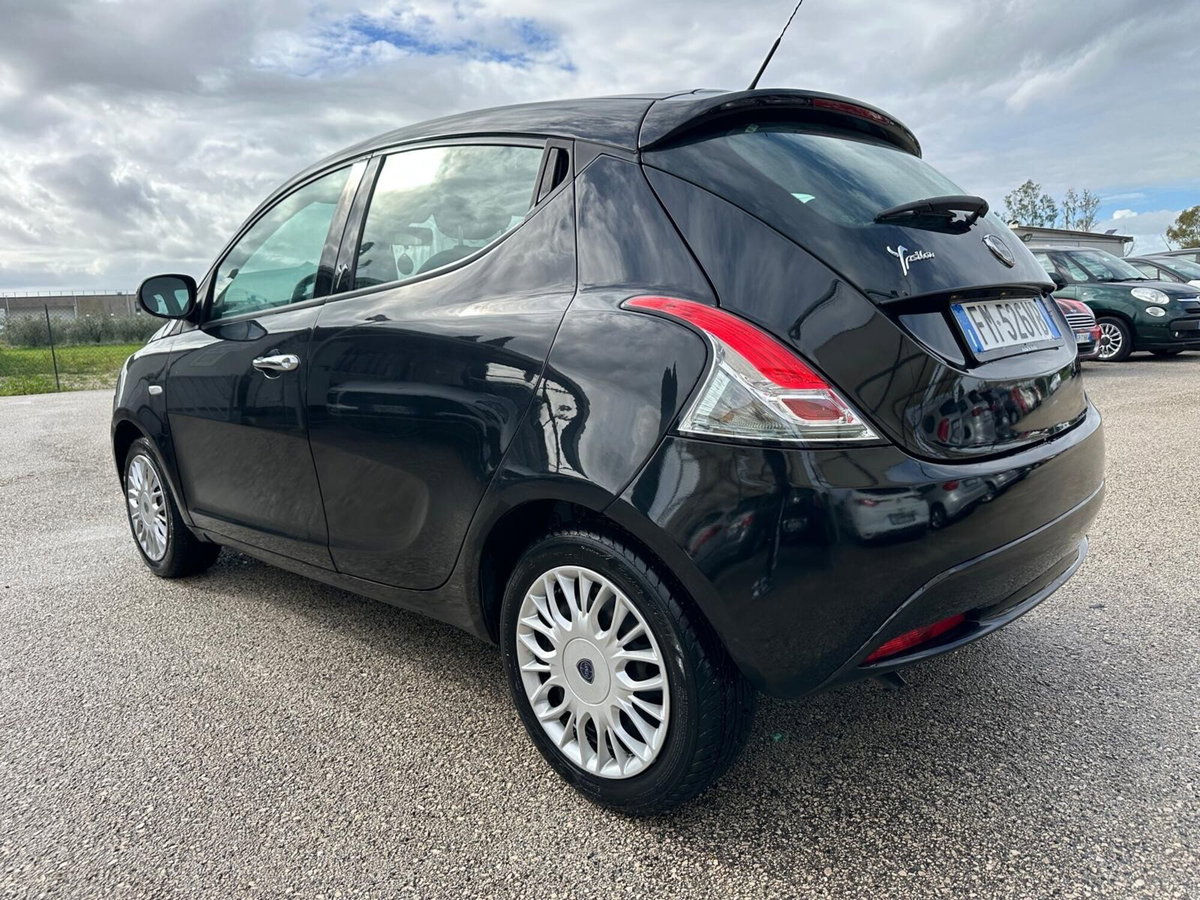 Lancia Ypsilon 1.2 69 CV 5 porte GPL Ecochic Gold (5)