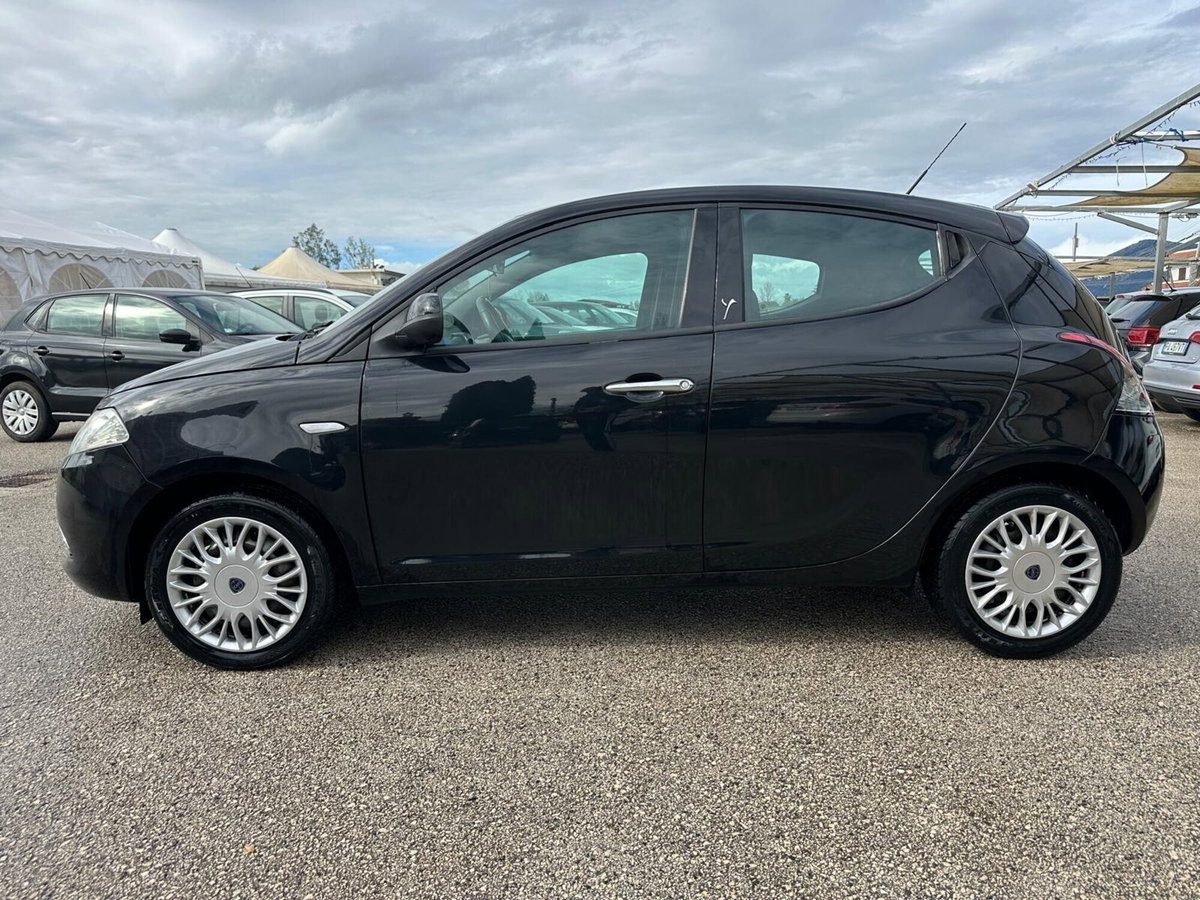 Lancia Ypsilon 1.2 69 CV 5 porte GPL Ecochic Gold (6)