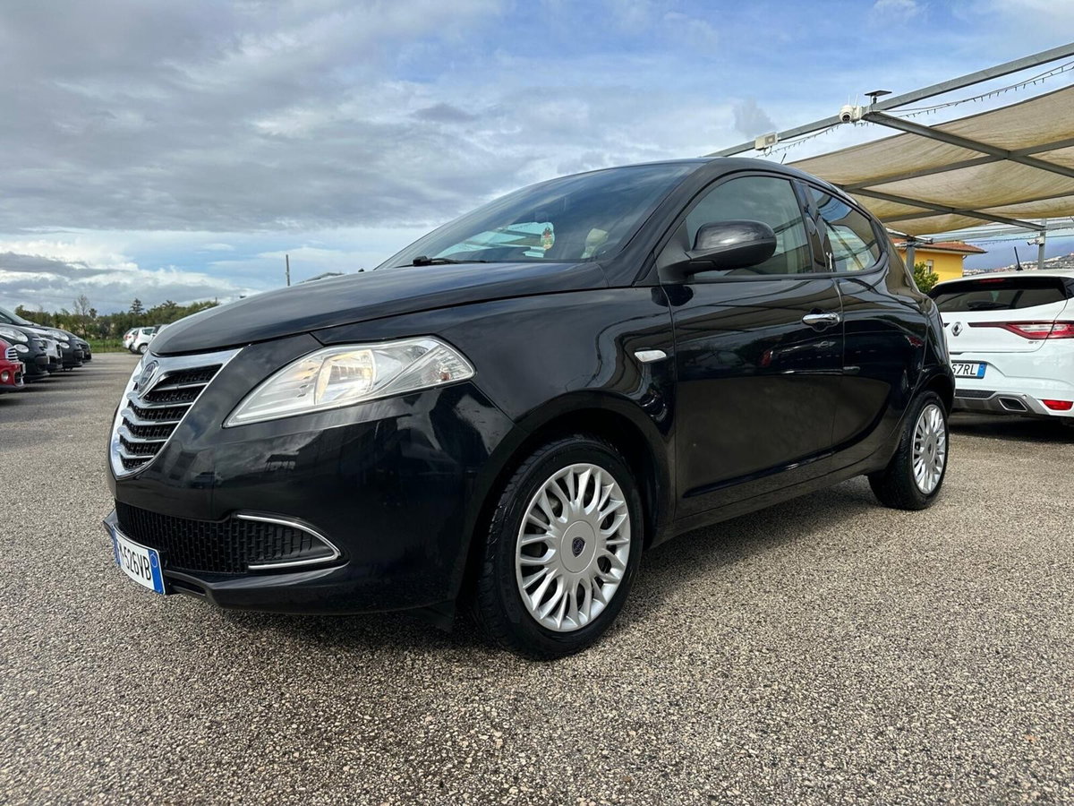 Lancia Ypsilon 1.2 69 CV 5 porte GPL Ecochic Gold (7)