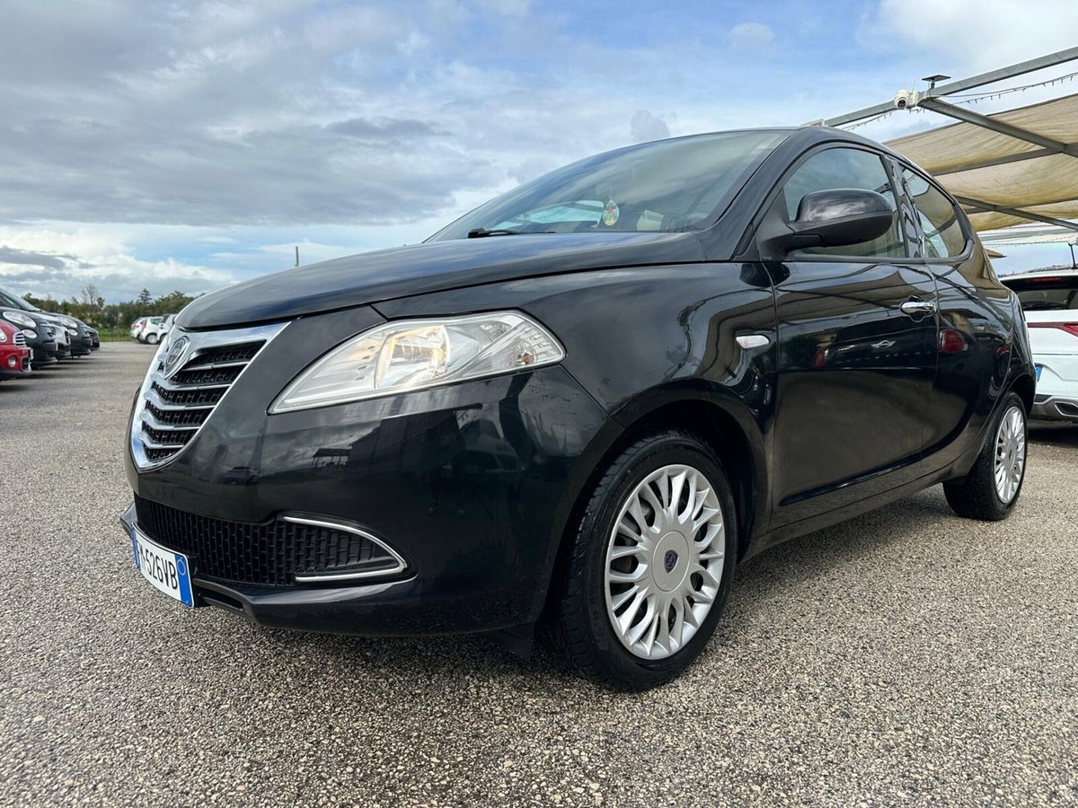 Lancia Ypsilon 1.2 69 CV 5 porte GPL Ecochic Gold (8)