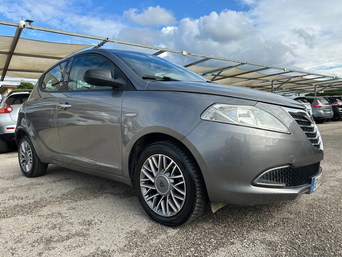 Lancia Ypsilon 1.3 MJT 75 CV Unyca