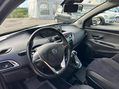 Lancia Ypsilon 1.3 MJT 75 CV Unyca (14)