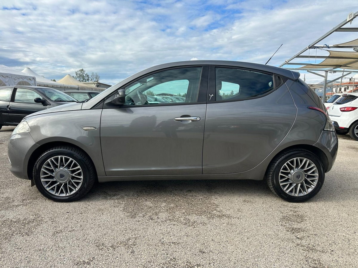 Lancia Ypsilon 1.3 MJT 75 CV Unyca (7)