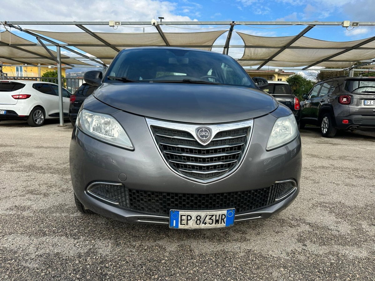 Lancia Ypsilon 1.3 MJT 75 CV Unyca (9)