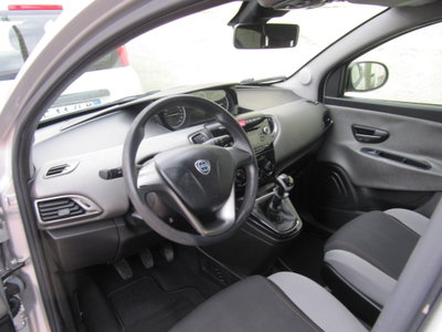 Lancia Ypsilon 0.9 TwinAir 85 CV 5 porte Metano Ecochic Gold (10)