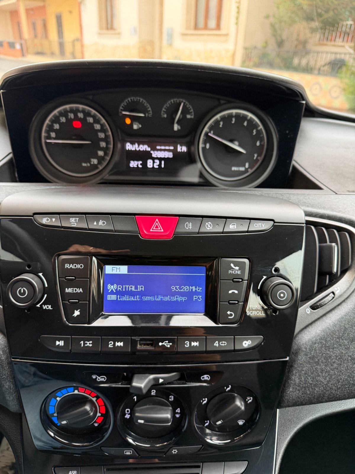 Lancia Ypsilon 1.0 FireFly 5 porte S&S Hybrid Silver Plus (13)