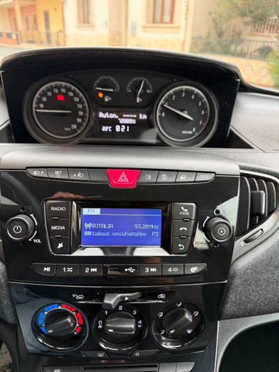 Lancia Ypsilon 1.0 FireFly 5 porte S&S Hybrid Silver Plus (13)