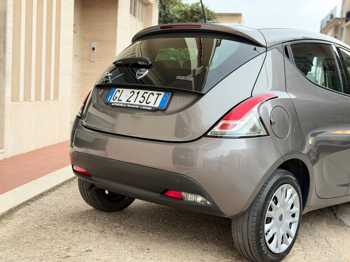 Lancia Ypsilon 1.0 FireFly 5 porte S&S Hybrid Silver Plus (17)