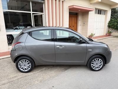 Lancia Ypsilon 1.0 FireFly 5 porte S&S Hybrid Silver Plus (2)