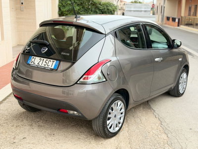 Lancia Ypsilon 1.0 FireFly 5 porte S&S Hybrid Silver Plus (3)