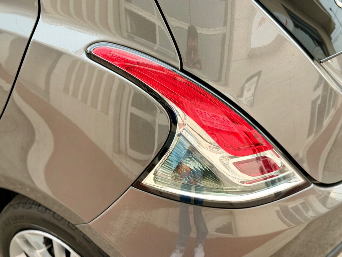 Lancia Ypsilon 1.0 FireFly 5 porte S&S Hybrid Silver Plus (8)