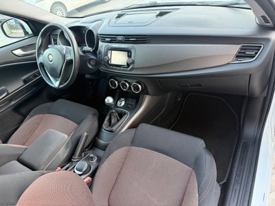 Alfa Romeo Giulietta 1.6 JTDm-2 Distinctive (12)