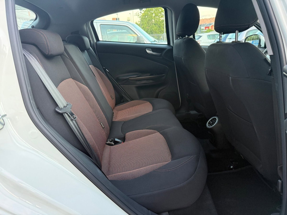 Alfa Romeo Giulietta 1.6 JTDm-2 Distinctive (14)