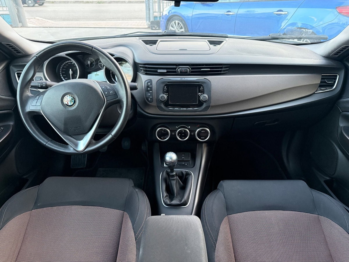 Alfa Romeo Giulietta 1.6 JTDm-2 Distinctive (15)