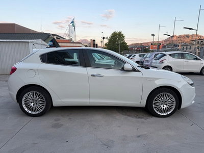 Alfa Romeo Giulietta 1.6 JTDm-2 Distinctive (4)