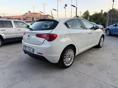 Alfa Romeo Giulietta 1.6 JTDm-2 Distinctive (5)