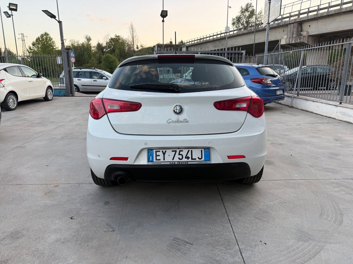 Alfa Romeo Giulietta 1.6 JTDm-2 Distinctive (6)