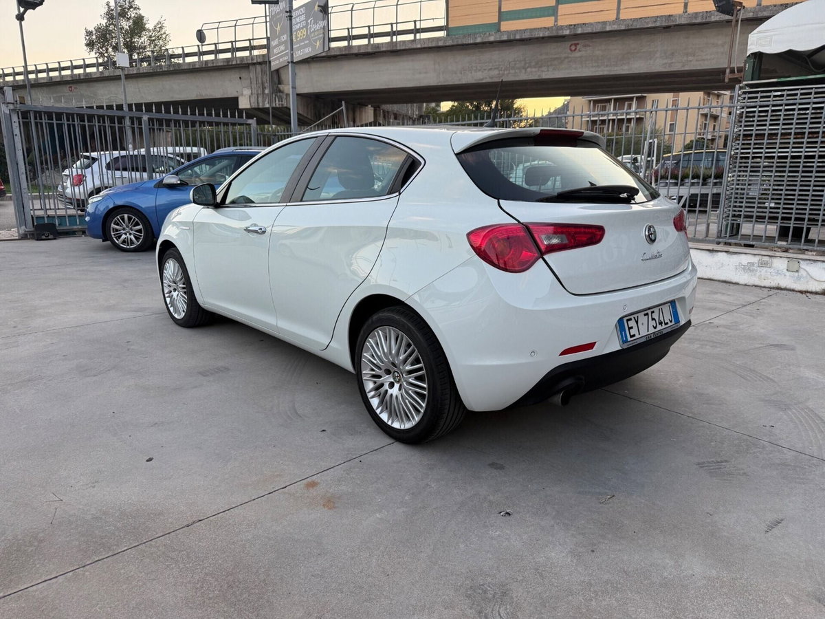 Alfa Romeo Giulietta 1.6 JTDm-2 Distinctive (7)
