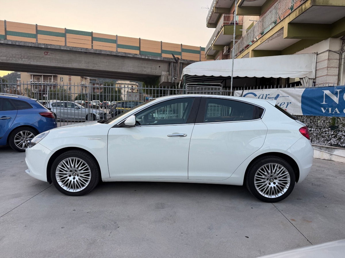 Alfa Romeo Giulietta 1.6 JTDm-2 Distinctive (8)