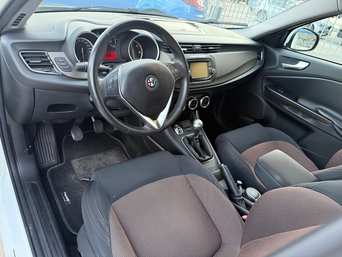 Alfa Romeo Giulietta 1.6 JTDm-2 Distinctive (9)