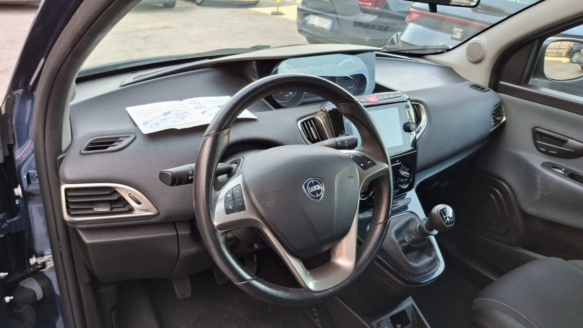 Lancia Ypsilon 1.0 FireFly 5 porte S&S Hybrid Gold Plus (3)