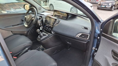 Lancia Ypsilon 1.0 FireFly 5 porte S&S Hybrid Gold Plus (9)