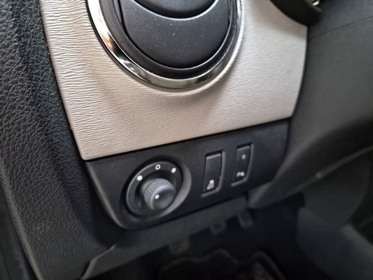Dacia Lodgy 1.6 8V 85CV 7 posti Lauréate (14)