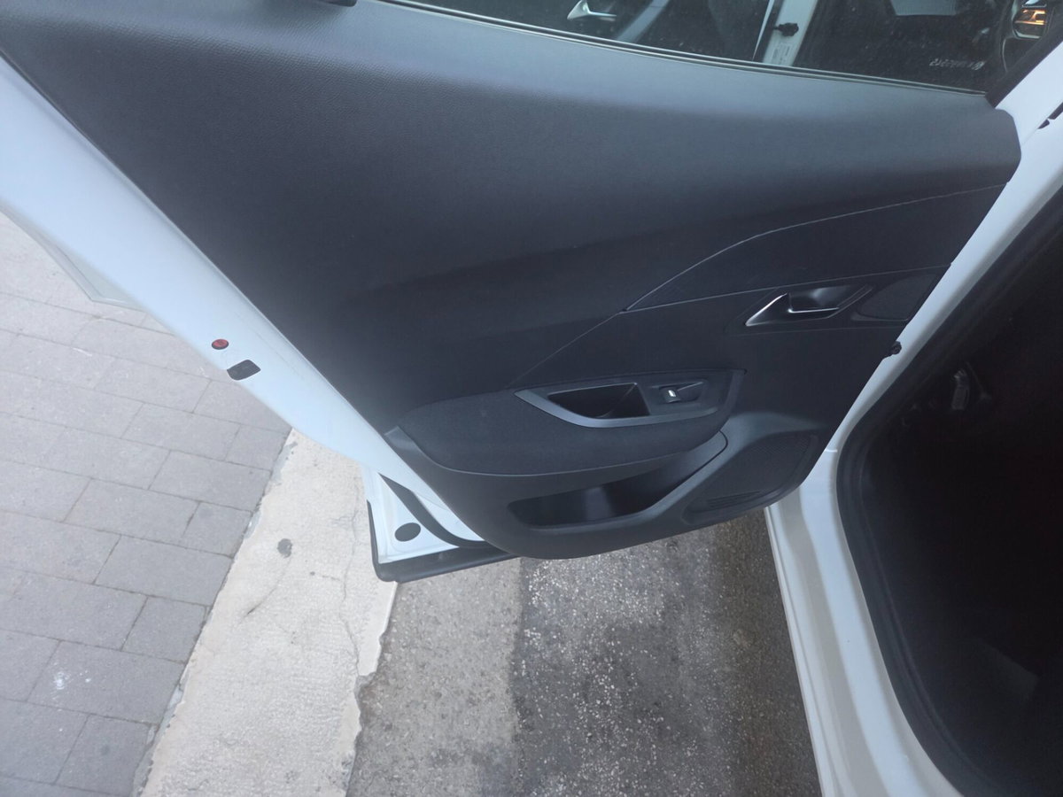 Peugeot 2008 100 S&S Allure (18)