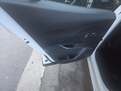 Peugeot 2008 100 S&S Allure (18)