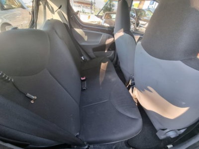 Toyota Aygo 1.0 12V VVT-i 5 porte Sol (13)
