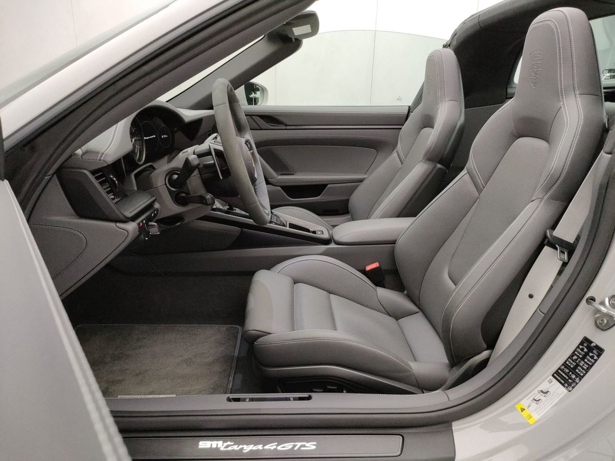 Porsche 911 Cabrio Targa 3.0 4 GTS (19)