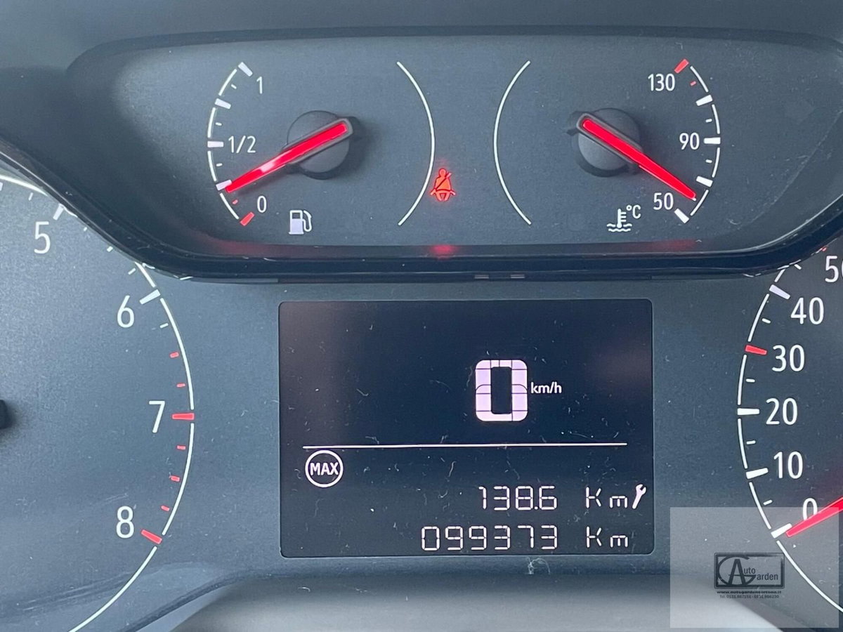 Opel Crossland X 1.2 12V Advance (9)