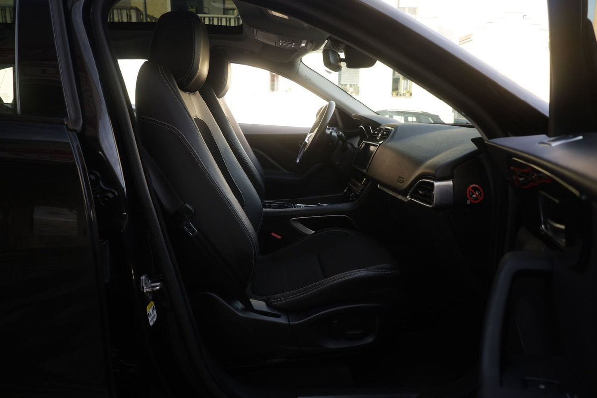 Jaguar F-Pace 2.0 D 180 CV AWD R-Sport (12)