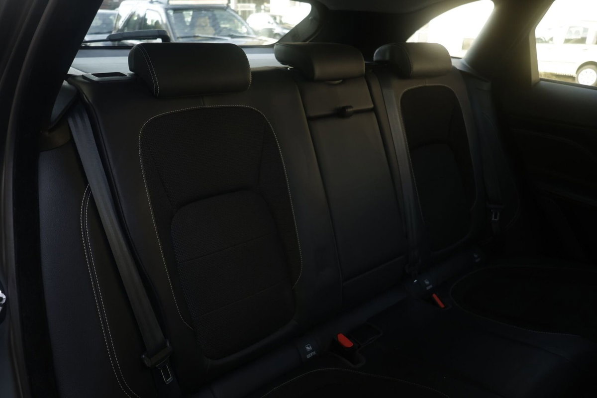 Jaguar F-Pace 2.0 D 180 CV AWD R-Sport (14)