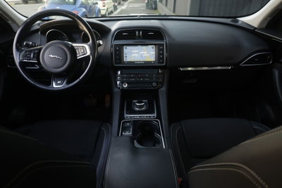 Jaguar F-Pace 2.0 D 180 CV AWD R-Sport (2)