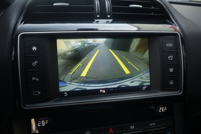 Jaguar F-Pace 2.0 D 180 CV AWD R-Sport (8)