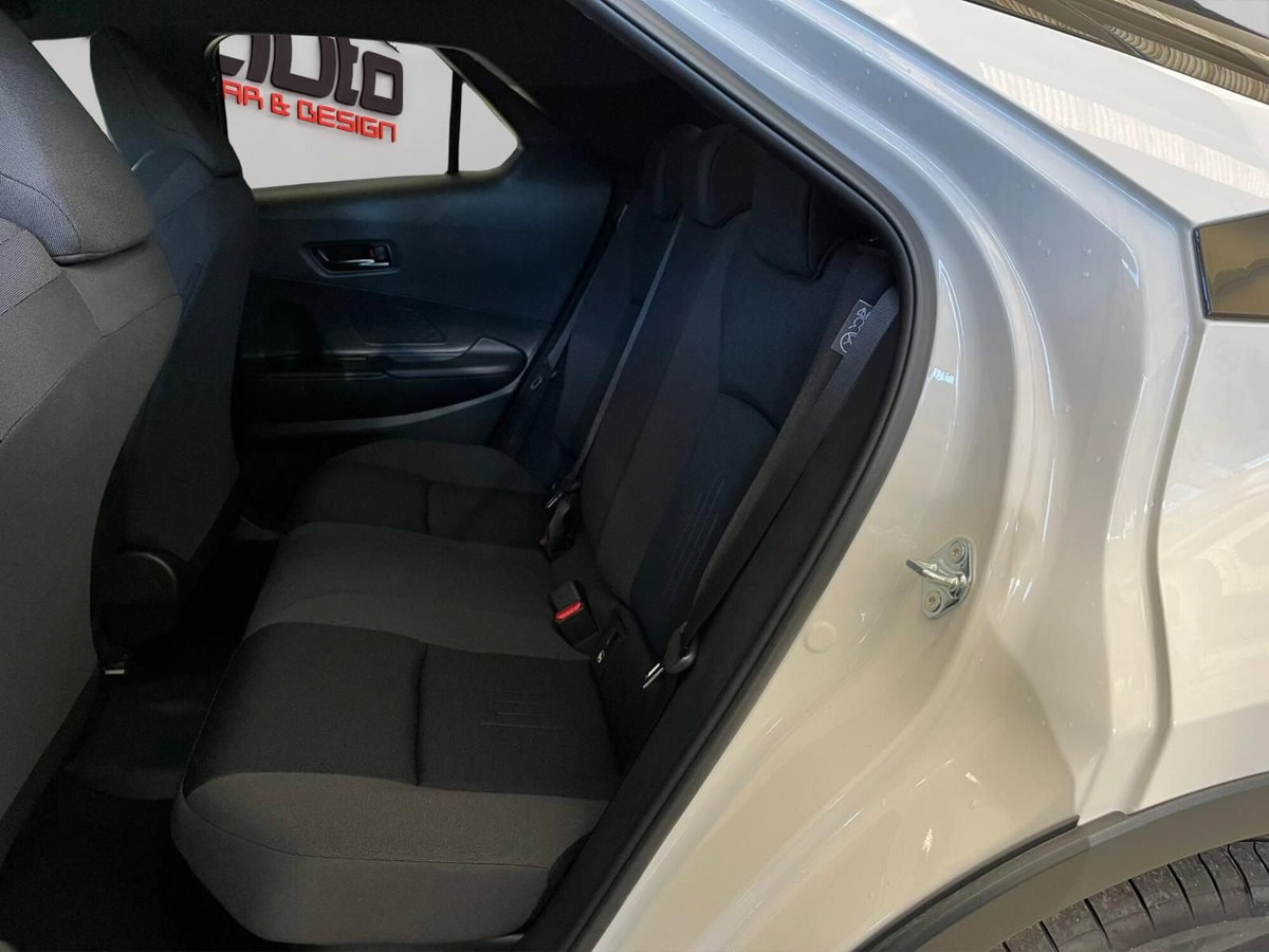 Toyota Toyota C-HR 2.0 phev Trend fwd e-cvt (11)