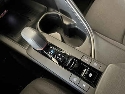Toyota Toyota C-HR 2.0 phev Trend fwd e-cvt (17)