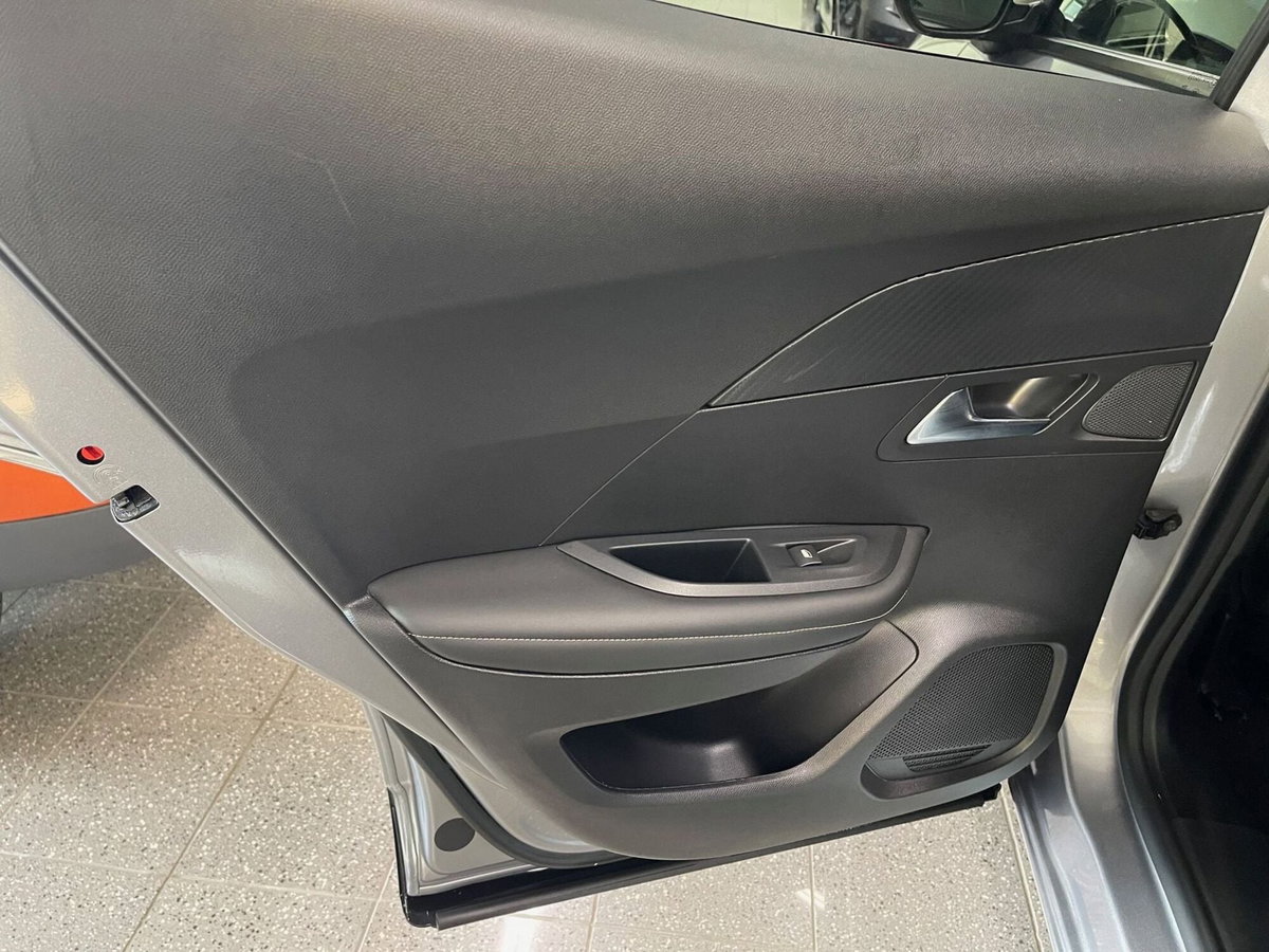 Peugeot 2008 1.2 turbo Allure 100cv (11)