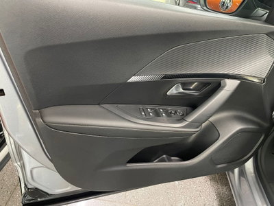Peugeot 2008 1.2 turbo Allure 100cv (12)