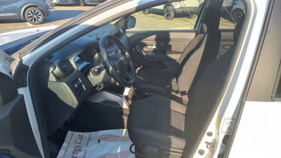 Dacia Duster 1.0 TCe 100 CV ECO-G 4x2 Prestige (5)