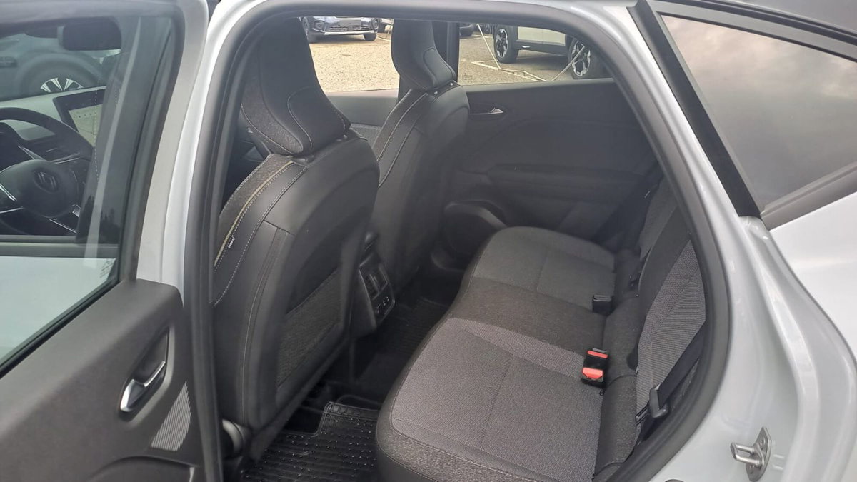 Renault Captur 1.8 full hybrid Techno 160cv auto (6)